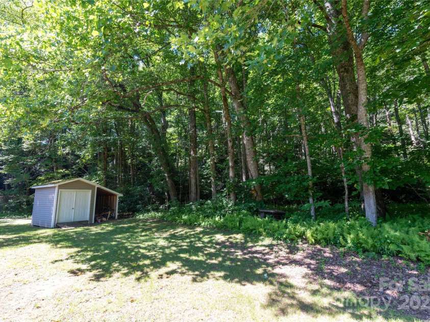 1220 Rock Creek Road, Burnsville, NC 28714.  MLS# CAR4173140, YatesRealty ID 484. 
