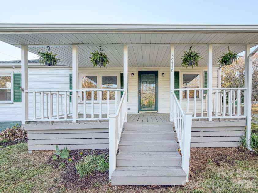 5216 Eaton Circle, Charlotte, NC 28208.  MLS# CAR4356733, YatesRealty ID 4840. 
