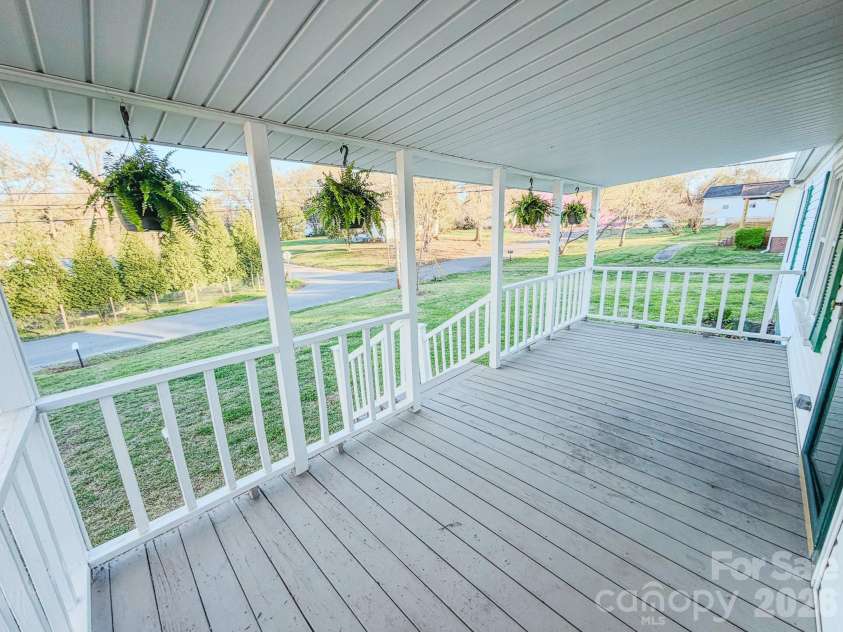 5216 Eaton Circle, Charlotte, NC 28208.  MLS# CAR4356733, YatesRealty ID 4840. 