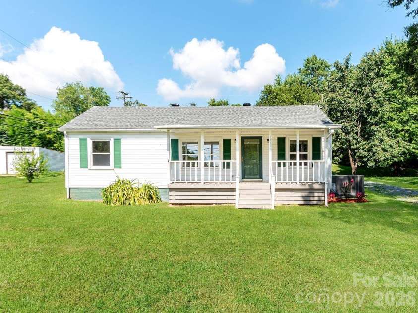 5216 Eaton Circle, Charlotte, NC 28208.  MLS# CAR4356733, YatesRealty ID 4840. 