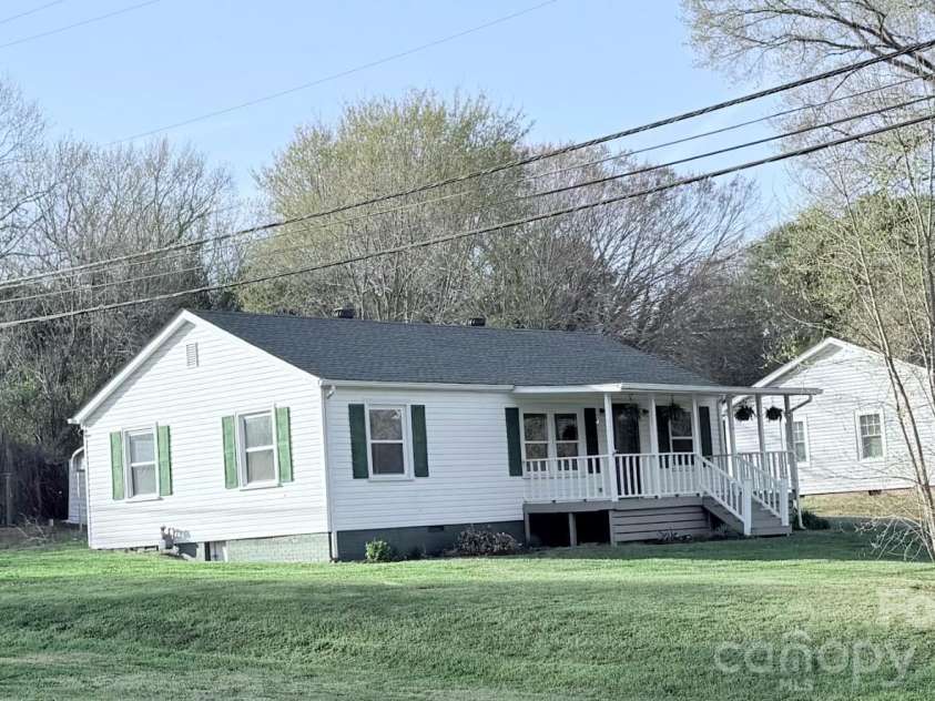 5216 Eaton Circle, Charlotte, NC 28208.  MLS# CAR4356733, YatesRealty ID 4840. 