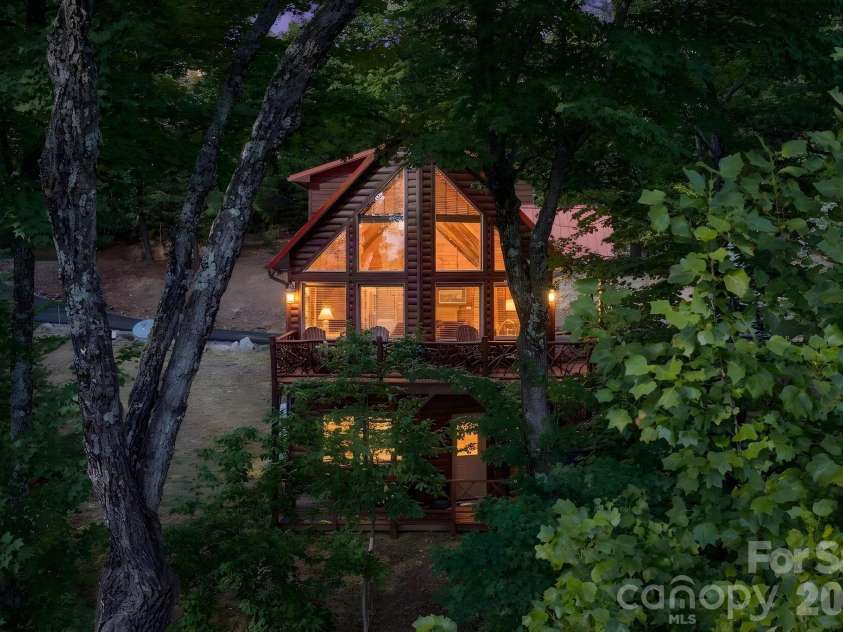142 Fawn Lane, Purlear, NC 28665.  MLS# CAR4420826, YatesRealty ID 48401. 