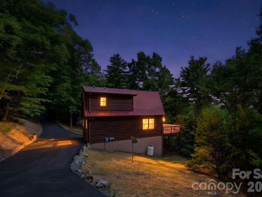 142 Fawn Lane, Purlear, NC 28665.  MLS# CAR4420826, YatesRealty ID 48401. 