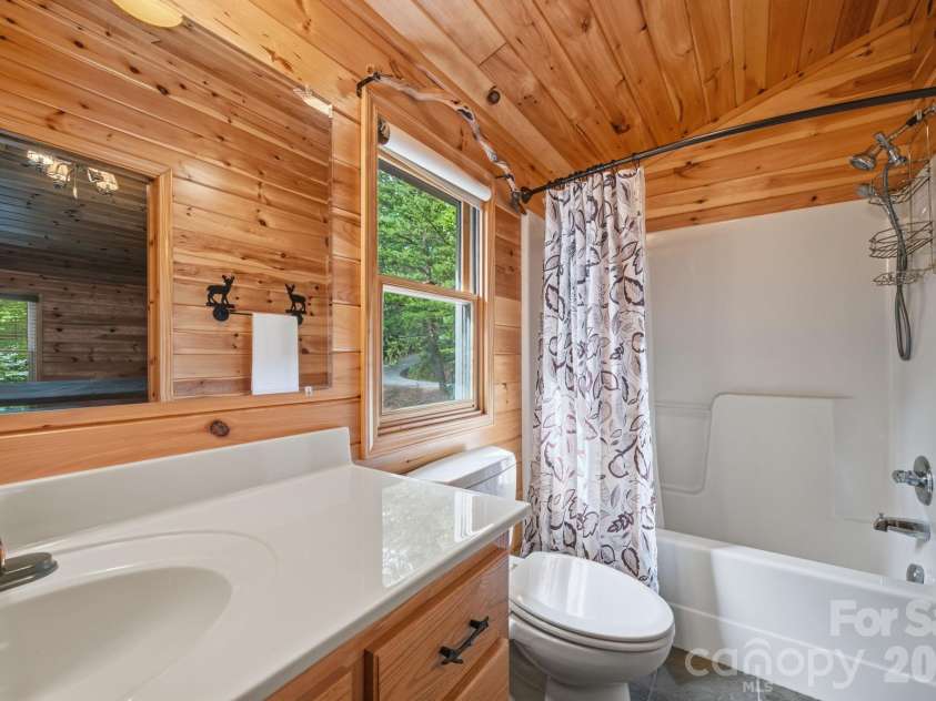 142 Fawn Lane, Purlear, NC 28665.  MLS# CAR4420826, YatesRealty ID 48401. Ensuite Bathroom