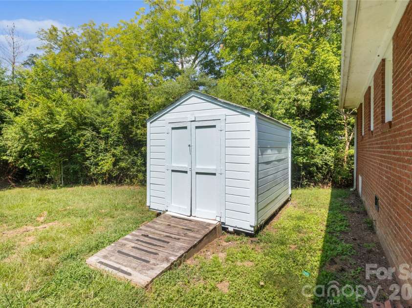 409 Moss Springs Road, Albemarle, NC 28001.  MLS# CAR4420748, YatesRealty ID 48402. 