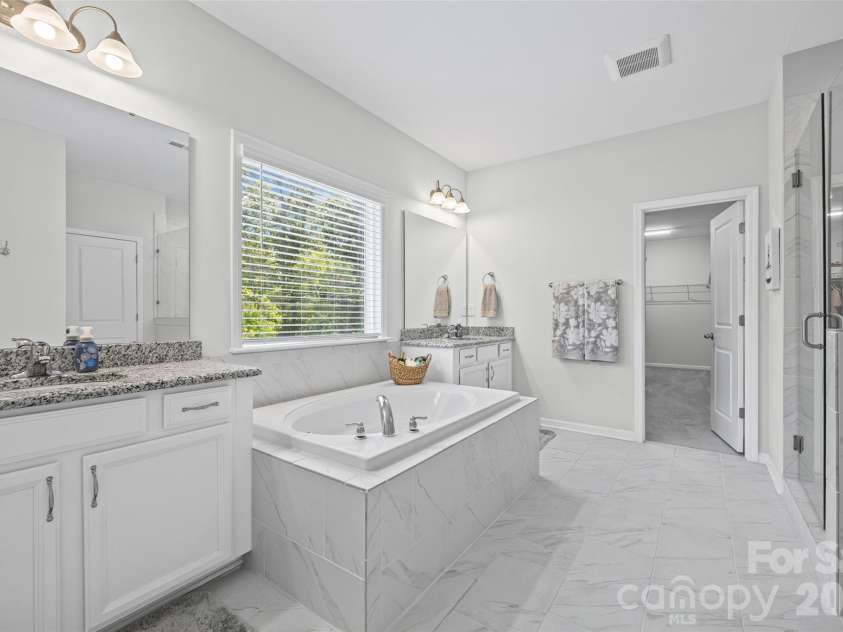 4050 Brandywine Terrace, Lancaster, SC 29720.  MLS# CAR4417845, YatesRealty ID 48403. Primary Ensuite