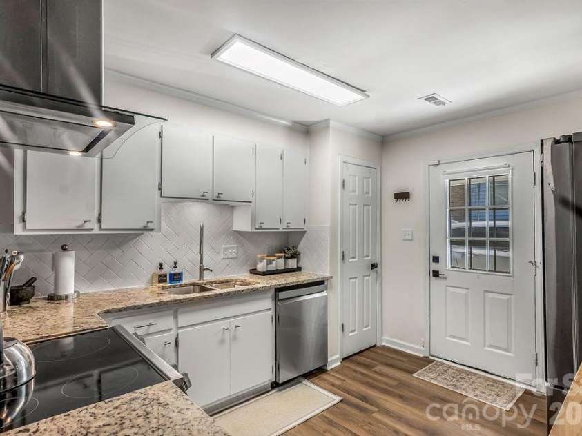 309 Treeline Drive, Belmont, NC 28012.  MLS# CAR4421076, YatesRealty ID 48407. 