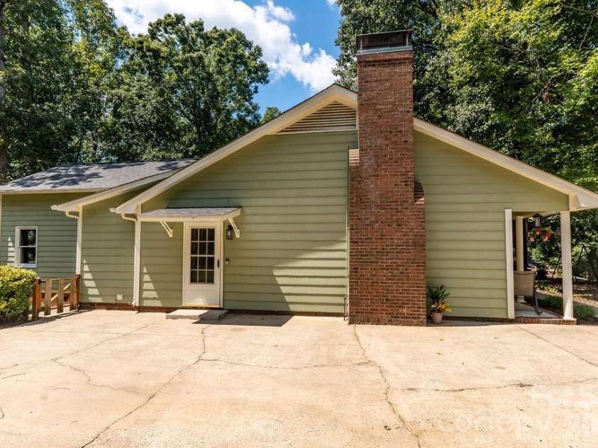 309 Treeline Drive, Belmont, NC 28012.  MLS# CAR4421076, YatesRealty ID 48407. 