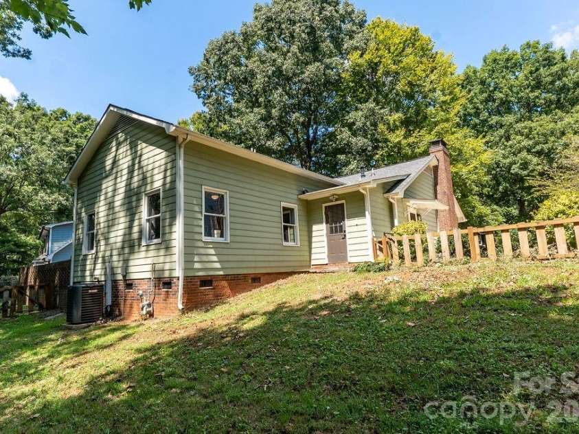 309 Treeline Drive, Belmont, NC 28012.  MLS# CAR4421076, YatesRealty ID 48407. 