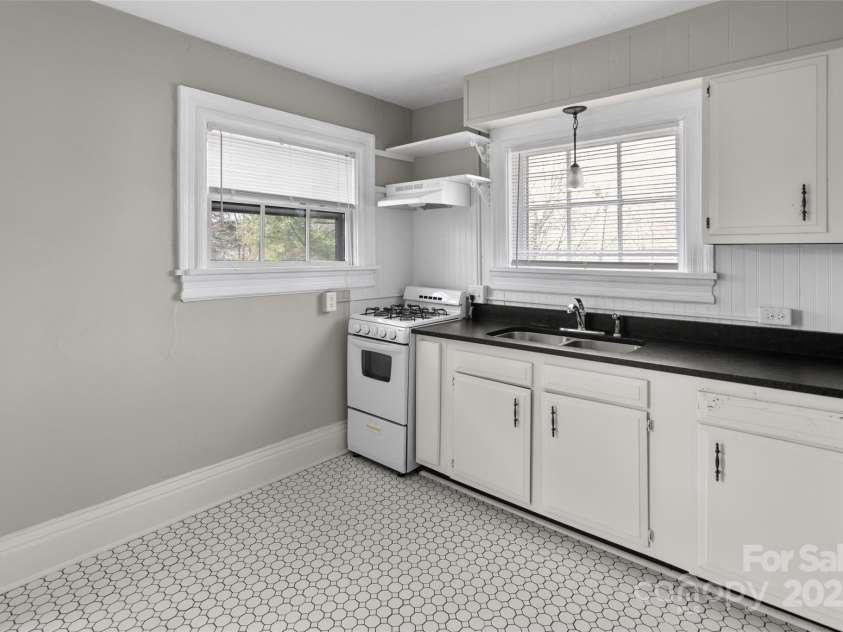 15 Grindstaff Drive, Asheville, NC 28803.  MLS# CAR4301849, YatesRealty ID 4841. 