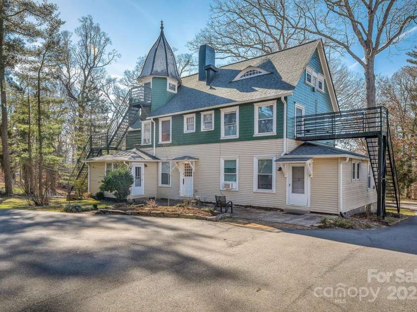 15 Grindstaff Drive, Asheville, NC 28803.  MLS# CAR4301849, YatesRealty ID 4841. 
