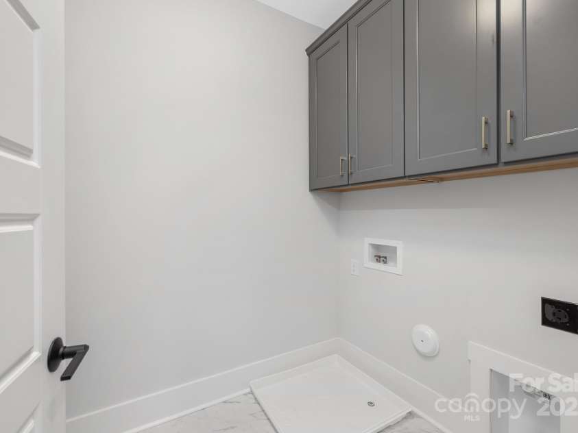 600 Campus Street, Charlotte, NC 28216.  MLS# CAR4331545, YatesRealty ID 4841. 