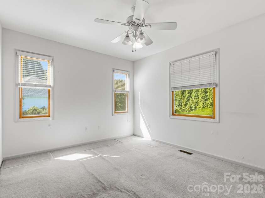 128 Stone House Road, Hendersonville, NC 28739.  MLS# CAR4420074, YatesRealty ID 48410. Spacious second bedroom with a split floor plan design.