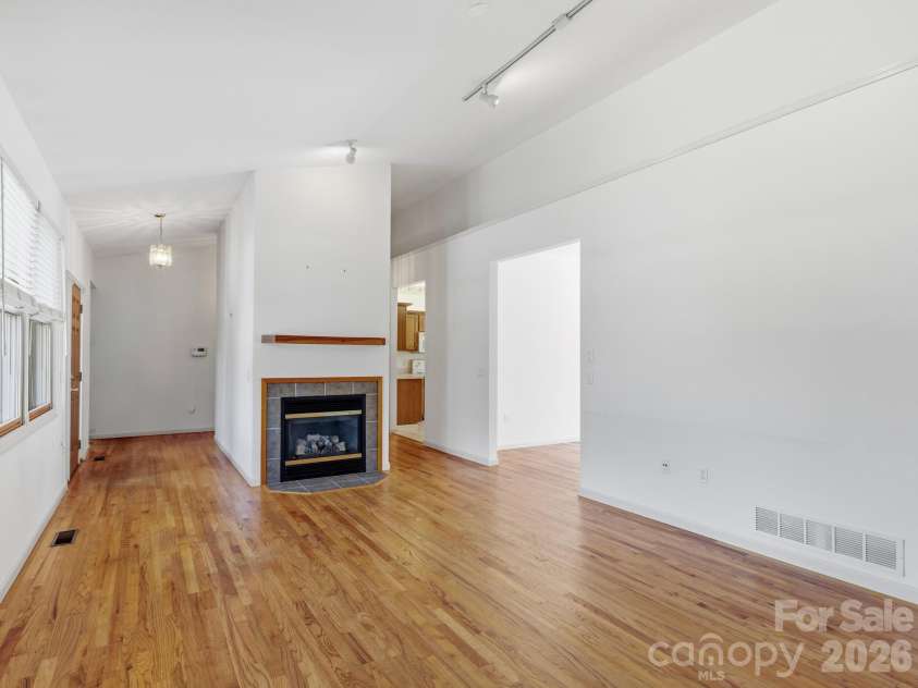 128 Stone House Road, Hendersonville, NC 28739.  MLS# CAR4420074, YatesRealty ID 48410. Vaulted Ceiling