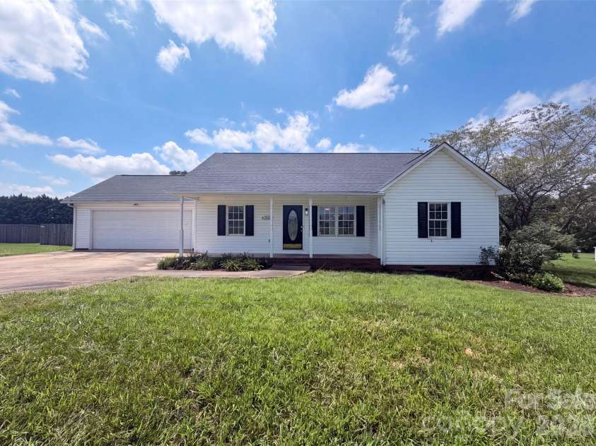 2243 Mintew Circle, Lincolnton, NC 28092.  MLS# CAR4412571, YatesRealty ID 48413. 