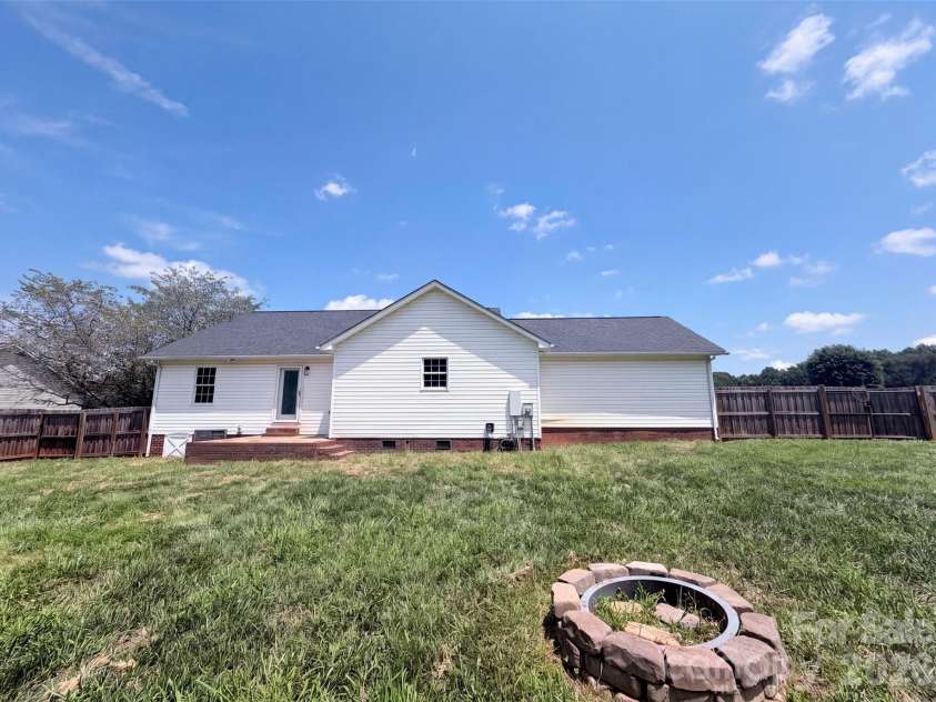 2243 Mintew Circle, Lincolnton, NC 28092.  MLS# CAR4412571, YatesRealty ID 48413. 