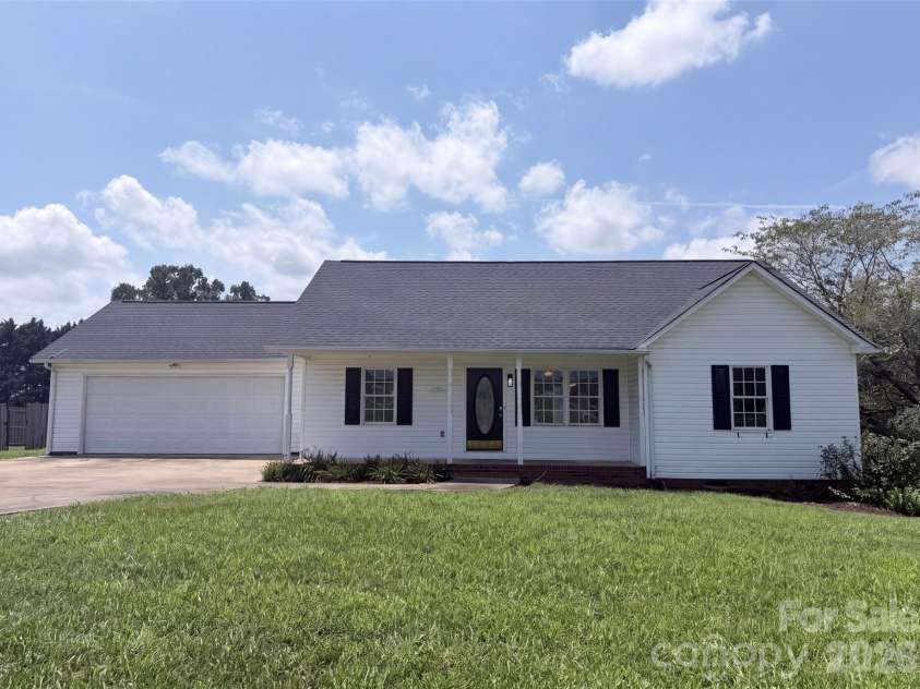 2243 Mintew Circle, Lincolnton, NC 28092.  MLS# CAR4412571, YatesRealty ID 48413. 