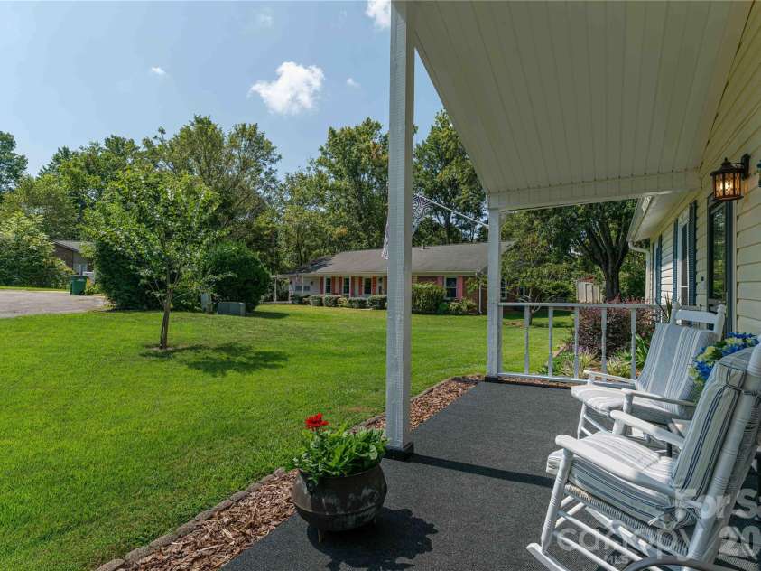 11 Crandon Court, Asheville, NC 28804.  MLS# CAR4420957, YatesRealty ID 48414. 