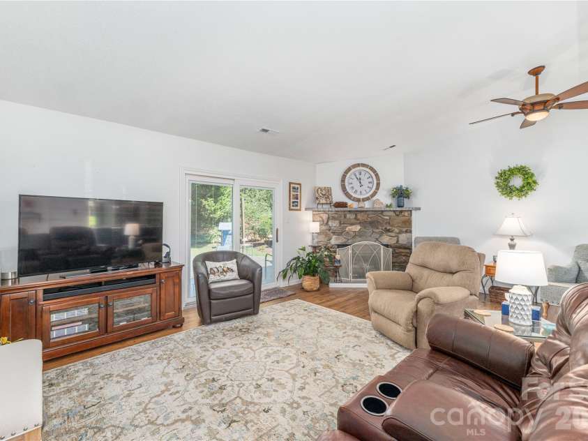 11 Crandon Court, Asheville, NC 28804.  MLS# CAR4420957, YatesRealty ID 48414. 