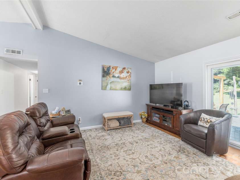 11 Crandon Court, Asheville, NC 28804.  MLS# CAR4420957, YatesRealty ID 48414. 