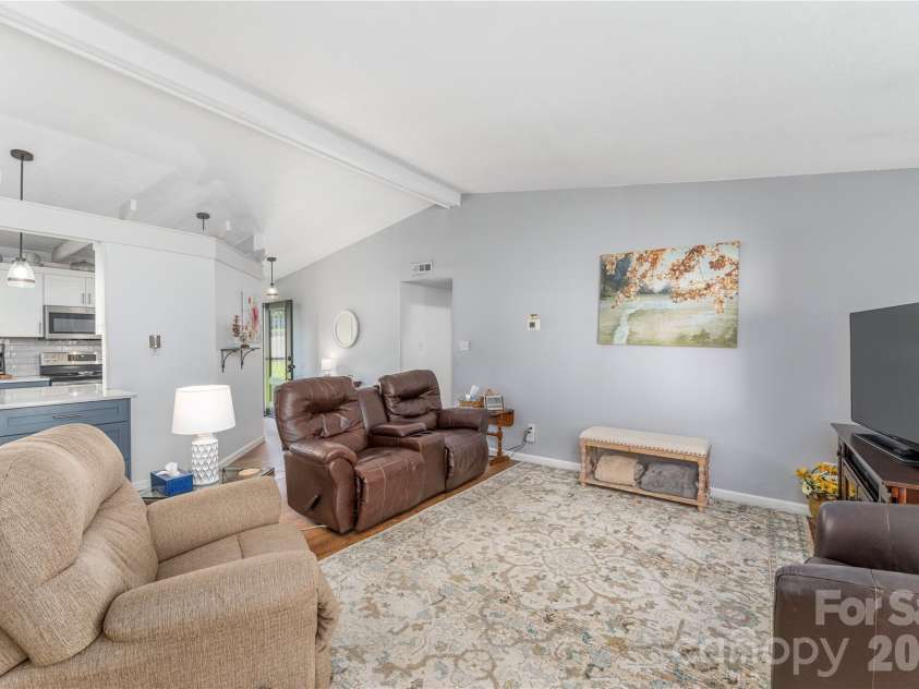 11 Crandon Court, Asheville, NC 28804.  MLS# CAR4420957, YatesRealty ID 48414. 