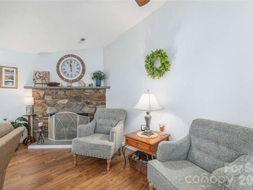 11 Crandon Court, Asheville, NC 28804.  MLS# CAR4420957, YatesRealty ID 48414. 