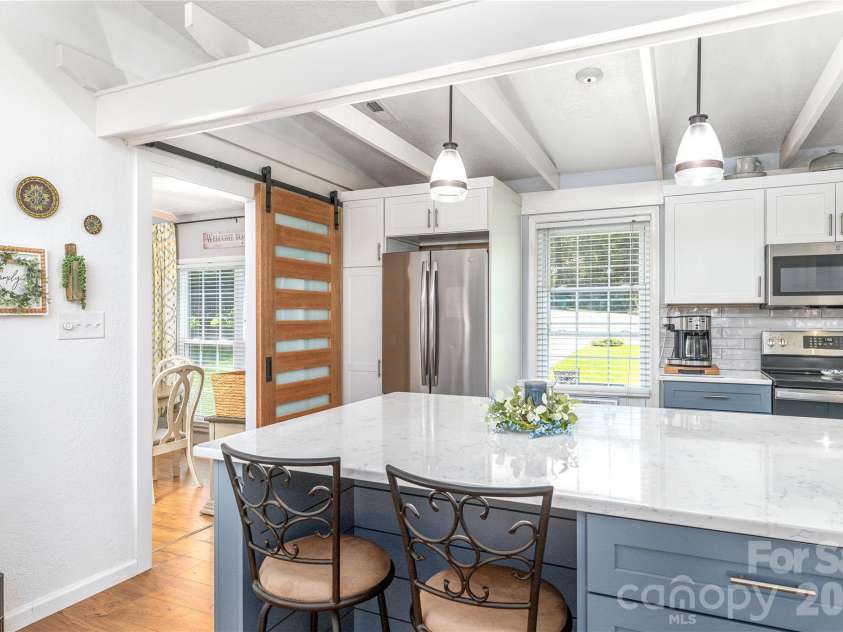 11 Crandon Court, Asheville, NC 28804.  MLS# CAR4420957, YatesRealty ID 48414. 