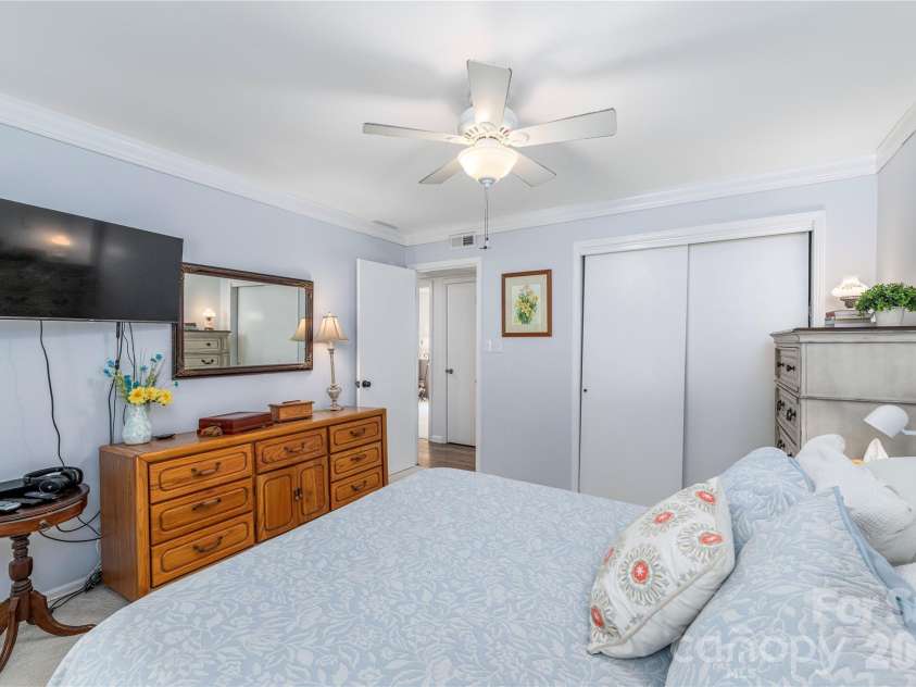 11 Crandon Court, Asheville, NC 28804.  MLS# CAR4420957, YatesRealty ID 48414. 