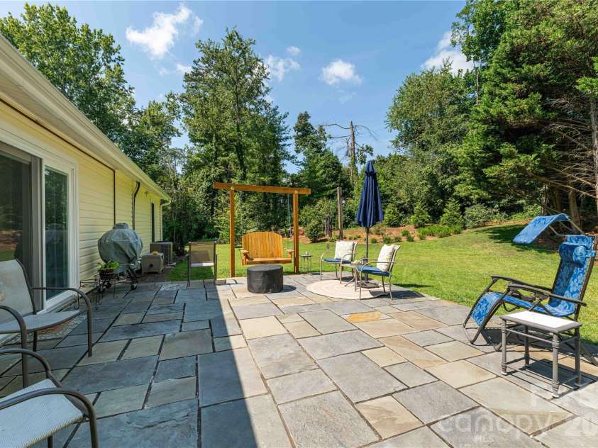11 Crandon Court, Asheville, NC 28804.  MLS# CAR4420957, YatesRealty ID 48414. 