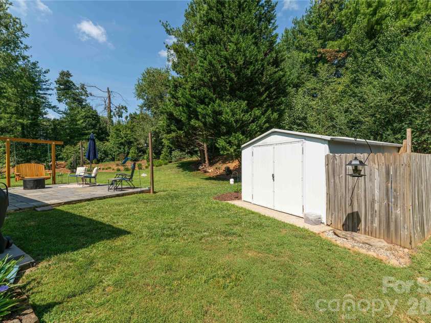 11 Crandon Court, Asheville, NC 28804.  MLS# CAR4420957, YatesRealty ID 48414. 