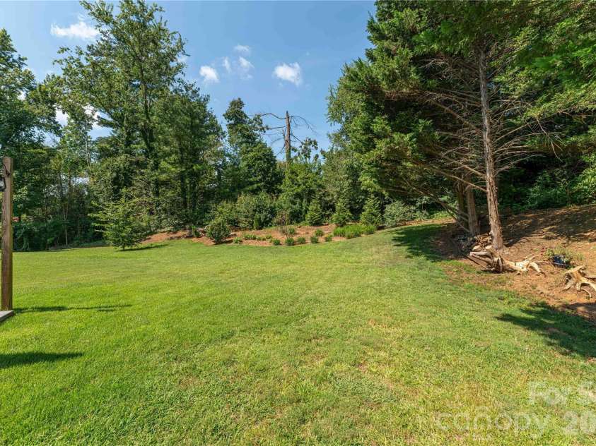 11 Crandon Court, Asheville, NC 28804.  MLS# CAR4420957, YatesRealty ID 48414. 