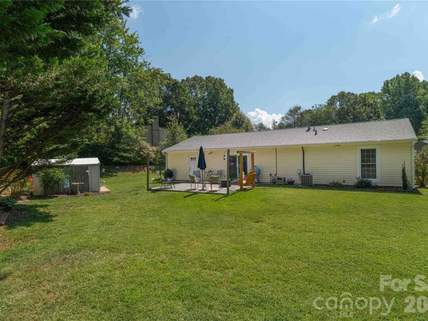 11 Crandon Court, Asheville, NC 28804.  MLS# CAR4420957, YatesRealty ID 48414. 