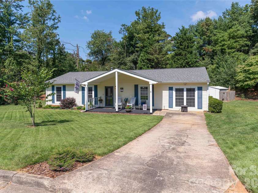 11 Crandon Court, Asheville, NC 28804.  MLS# CAR4420957, YatesRealty ID 48414. 