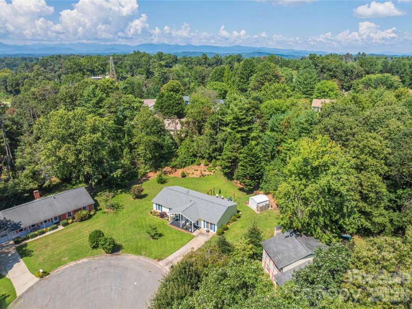 11 Crandon Court, Asheville, NC 28804.  MLS# CAR4420957, YatesRealty ID 48414. 