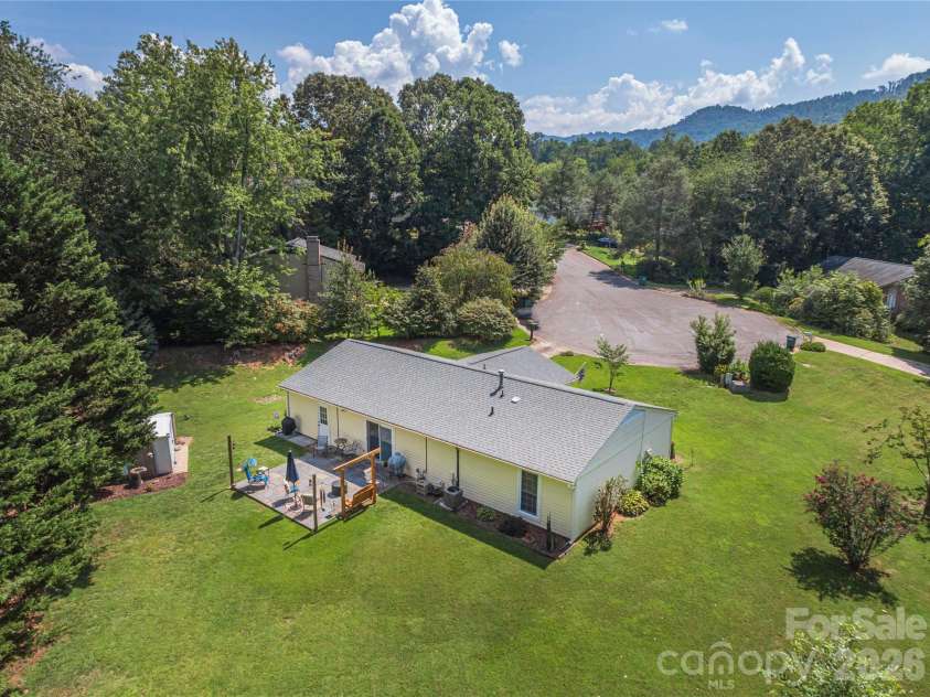 11 Crandon Court, Asheville, NC 28804.  MLS# CAR4420957, YatesRealty ID 48414. 