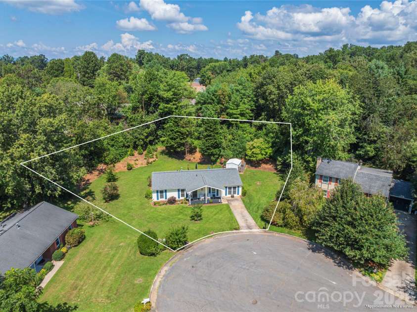 11 Crandon Court, Asheville, NC 28804.  MLS# CAR4420957, YatesRealty ID 48414. 