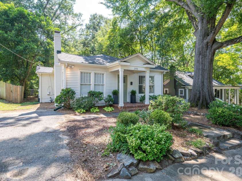 205 W Sixth Avenue, Gastonia, NC 28052.  MLS# CAR4420877, YatesRealty ID 48416. 
