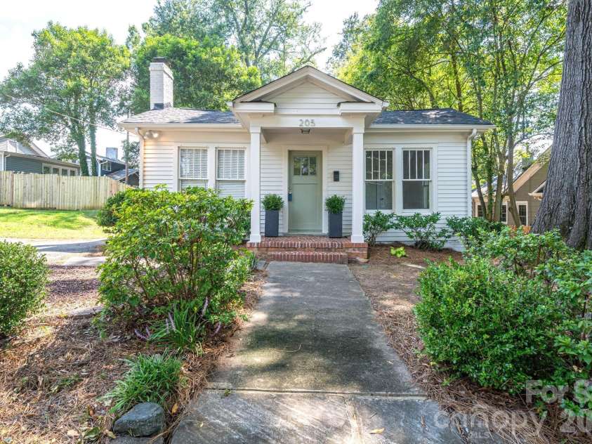 205 W Sixth Avenue, Gastonia, NC 28052.  MLS# CAR4420877, YatesRealty ID 48416. 