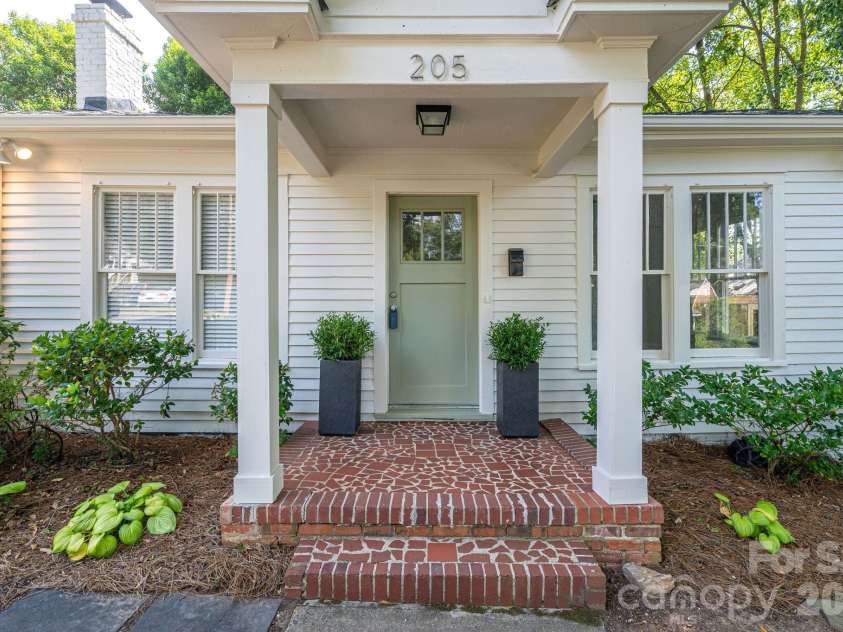 205 W Sixth Avenue, Gastonia, NC 28052.  MLS# CAR4420877, YatesRealty ID 48416. 