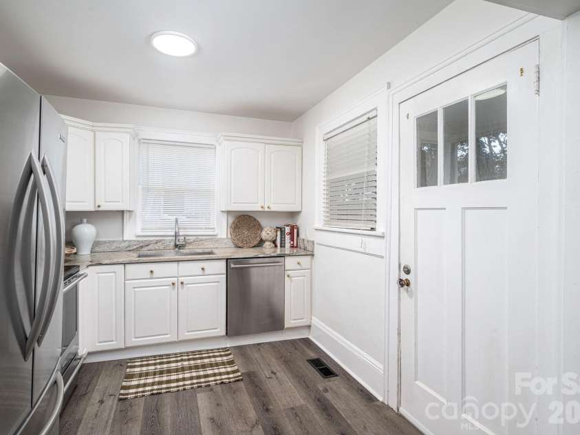 205 W Sixth Avenue, Gastonia, NC 28052.  MLS# CAR4420877, YatesRealty ID 48416. 