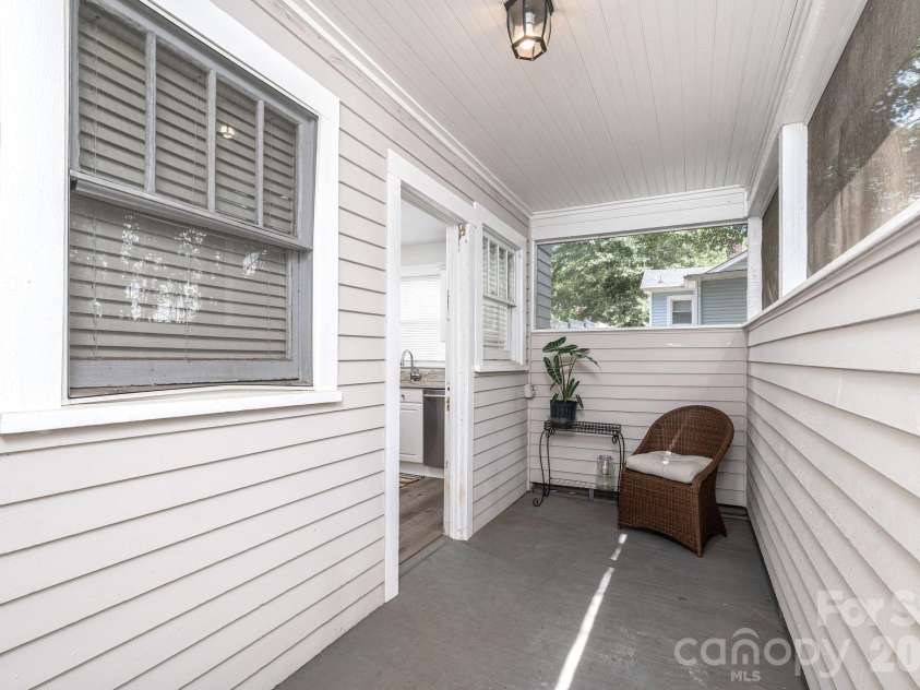 205 W Sixth Avenue, Gastonia, NC 28052.  MLS# CAR4420877, YatesRealty ID 48416. 