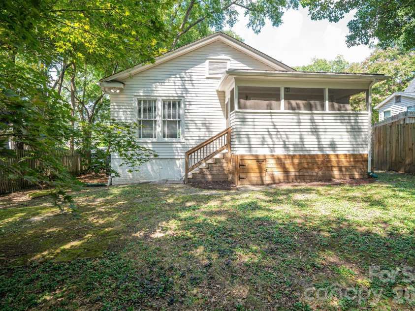 205 W Sixth Avenue, Gastonia, NC 28052.  MLS# CAR4420877, YatesRealty ID 48416. 