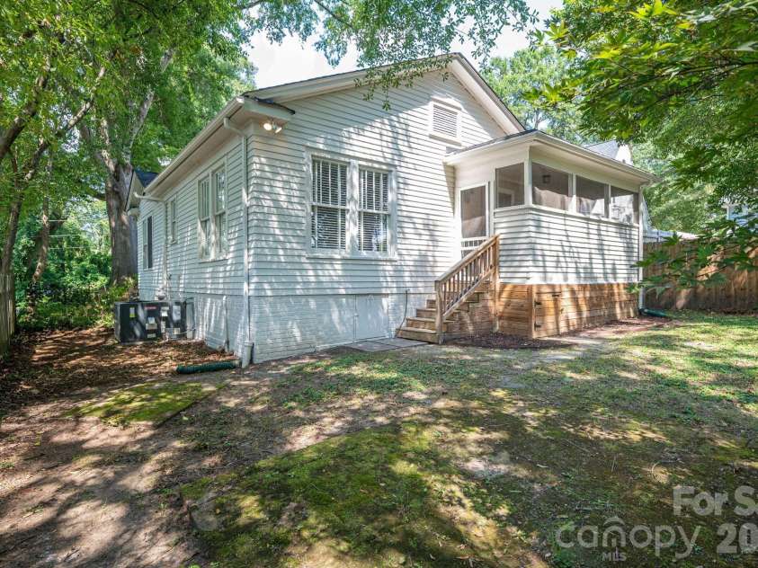 205 W Sixth Avenue, Gastonia, NC 28052.  MLS# CAR4420877, YatesRealty ID 48416. 