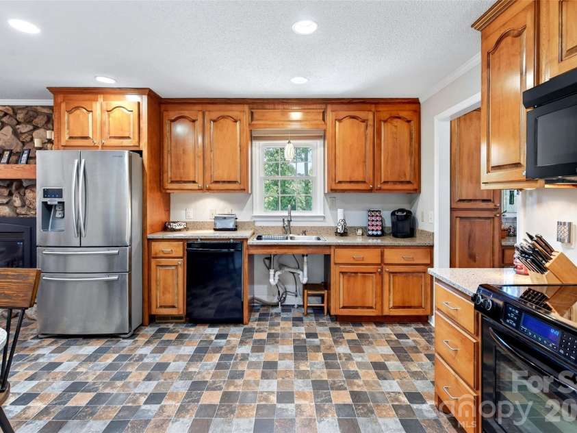 146 Cobblestone Drive, Marion, NC 28752.  MLS# CAR4420822, YatesRealty ID 48419. 