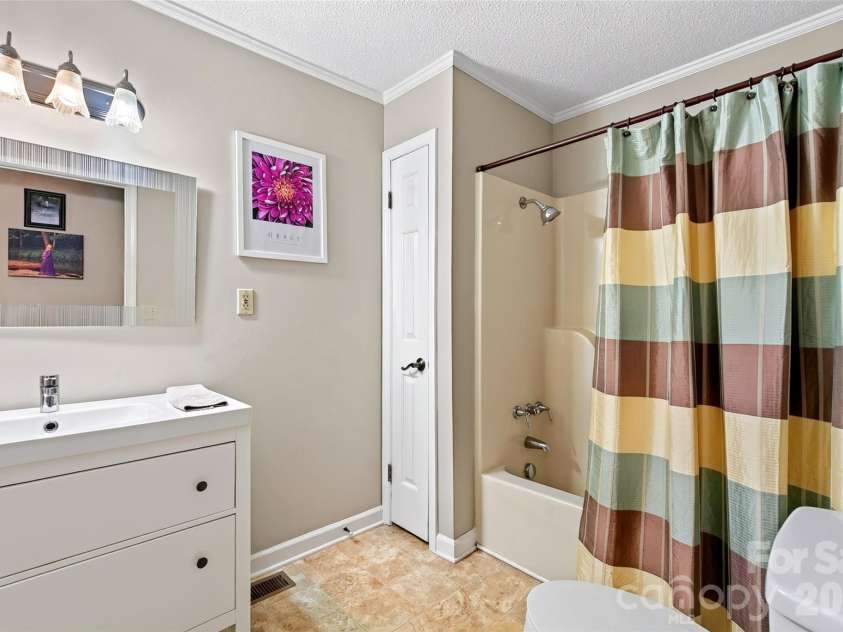 146 Cobblestone Drive, Marion, NC 28752.  MLS# CAR4420822, YatesRealty ID 48419. 