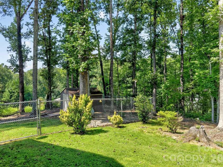146 Cobblestone Drive, Marion, NC 28752.  MLS# CAR4420822, YatesRealty ID 48419. 