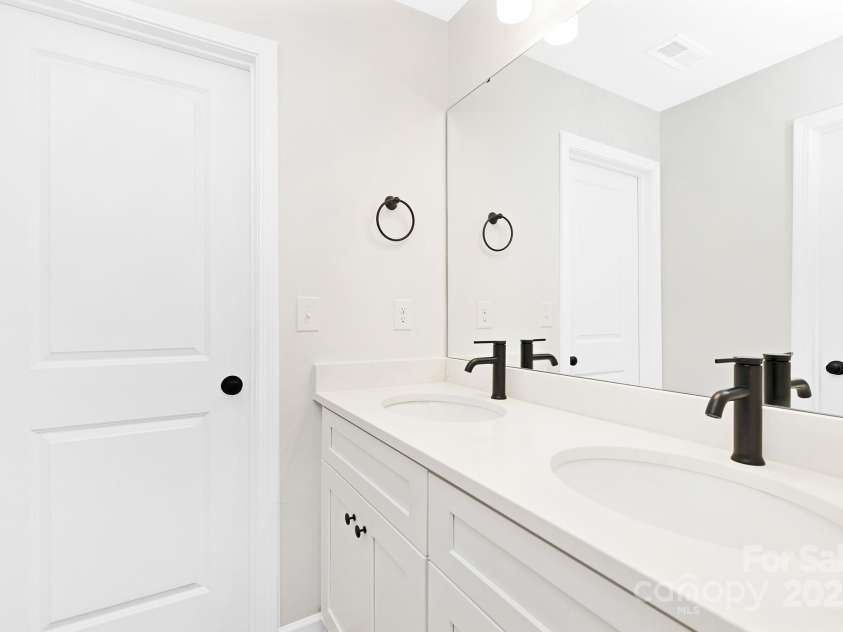 2117 Gemway Drive, Charlotte, NC 28216.  MLS# CAR4226633, YatesRealty ID 4842. Representation