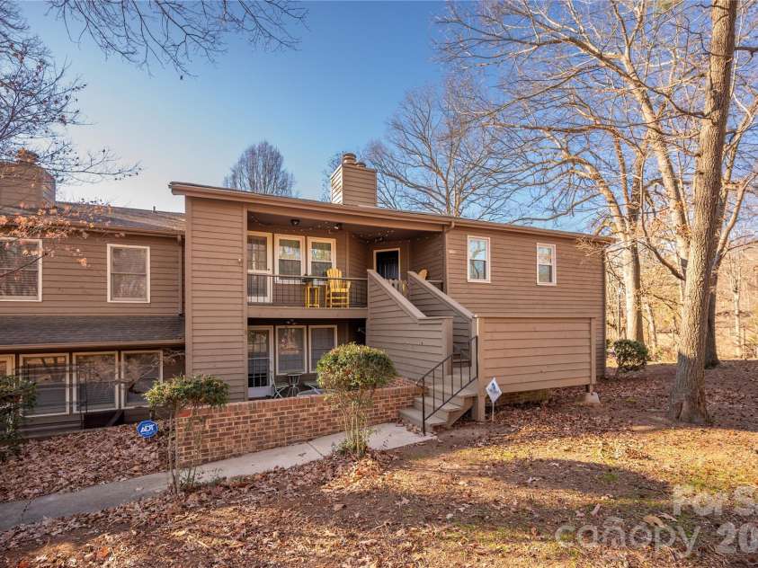 3805 Colony Crossing Drive, Charlotte, NC 28226.  MLS# CAR4335125, YatesRealty ID 4842. 
