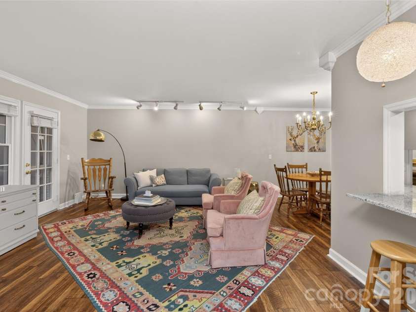 3805 Colony Crossing Drive, Charlotte, NC 28226.  MLS# CAR4335125, YatesRealty ID 4842. 
