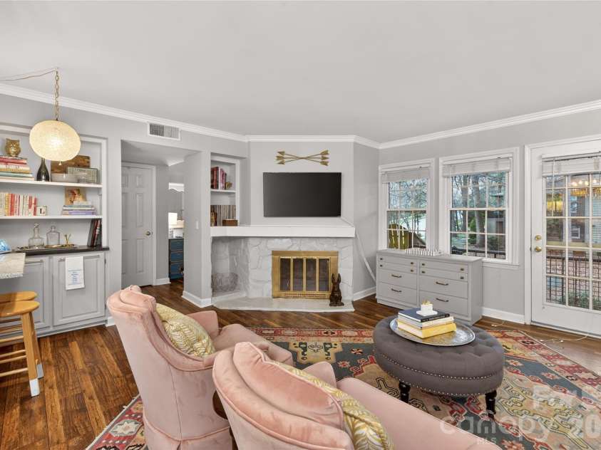 3805 Colony Crossing Drive, Charlotte, NC 28226.  MLS# CAR4335125, YatesRealty ID 4842. 